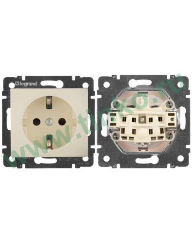 Розетка Valena 2К+3 с защитными шторками, на винтах 16А 250В, слоновая кость (774321). Розетка. LegranD в Щелково